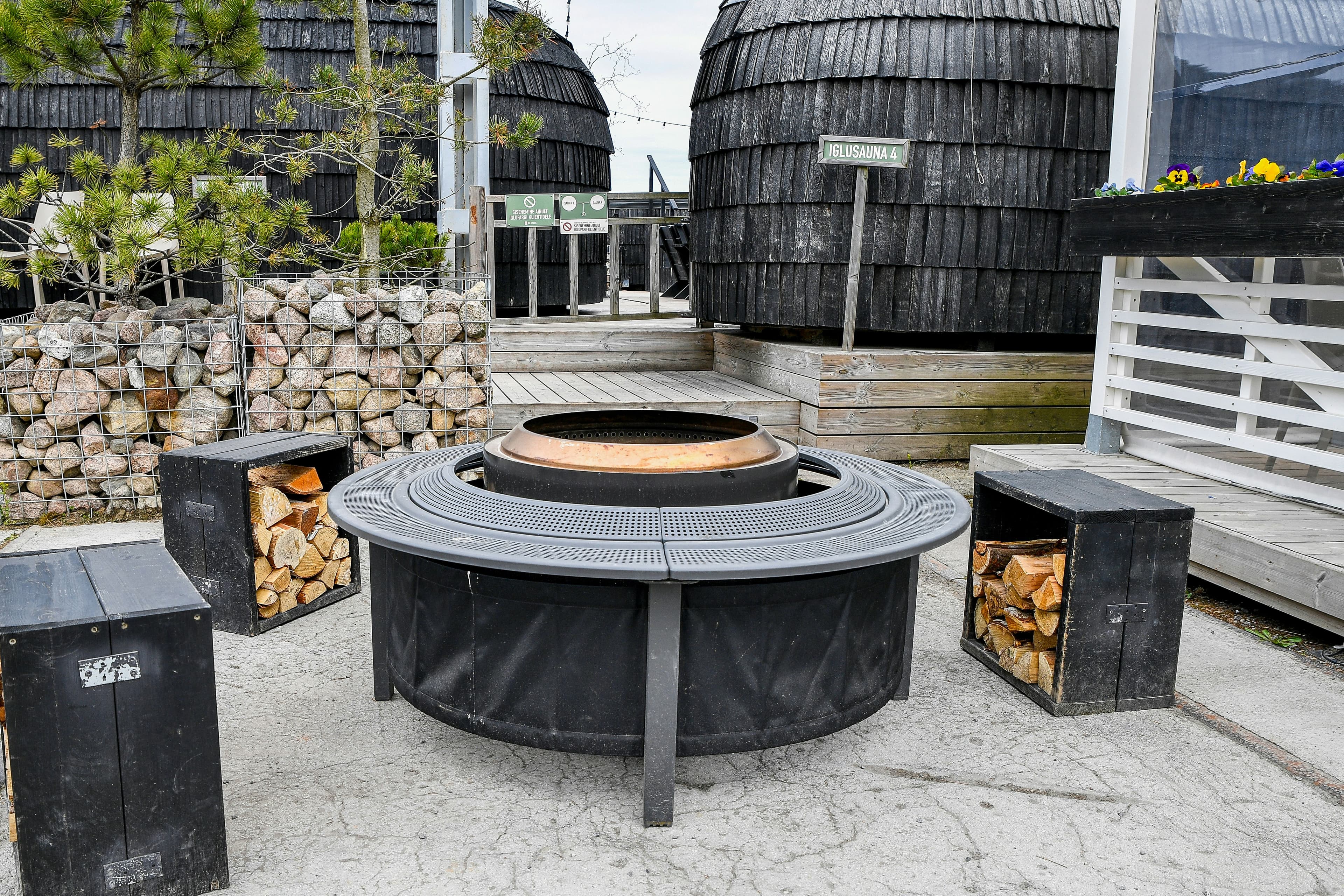 TACKLIFE Propane Fire Pit Table